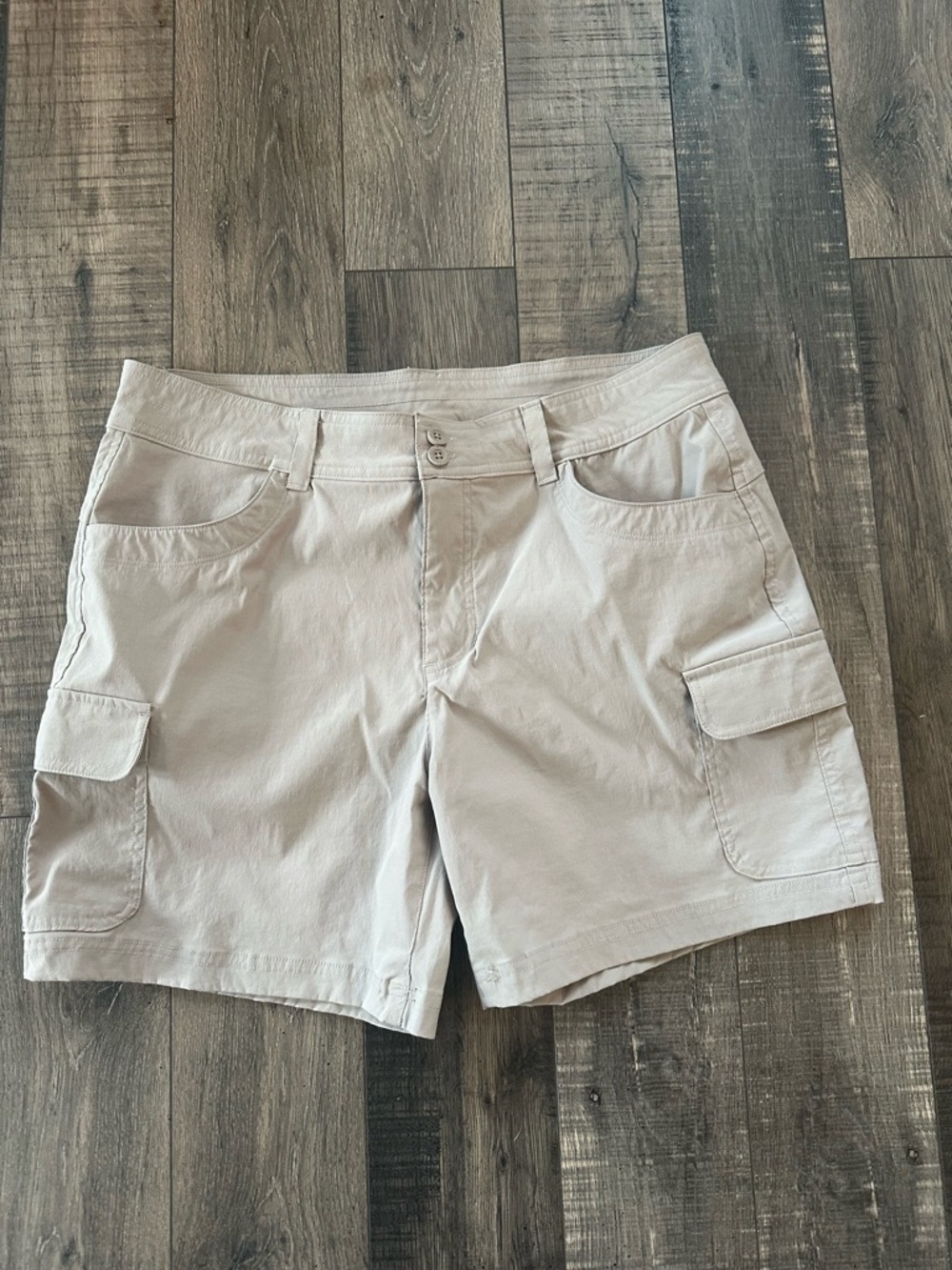 Eddie Bauer Summer Trail Shorts Womens 12 Khaki Tan Cargo Hiking Stretch 1668847